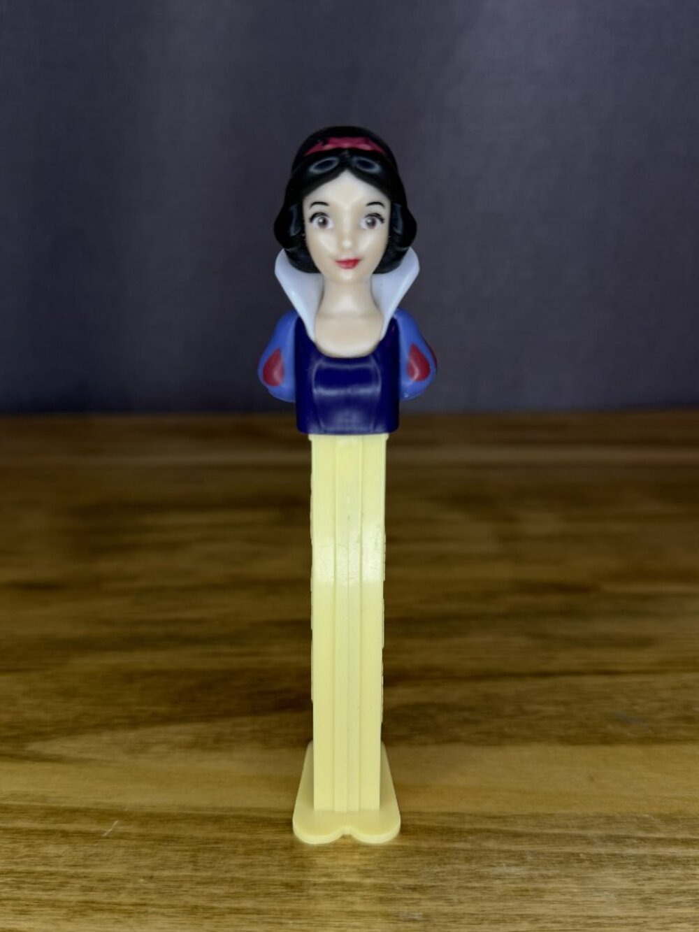 Disney Princess Snow White Pez Dispenser Yellow Stem 2009